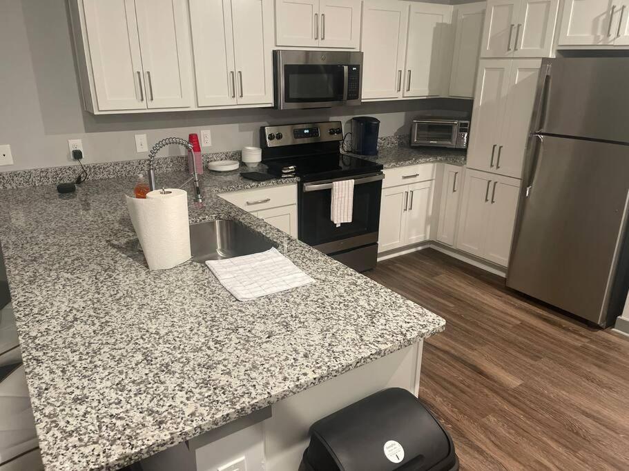 Luxurious & Spacious 1 Bedroom Hampton Kültér fotó